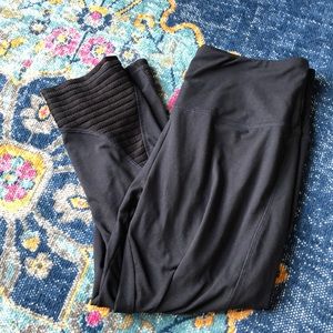 Cropped leggings with detail at ankle